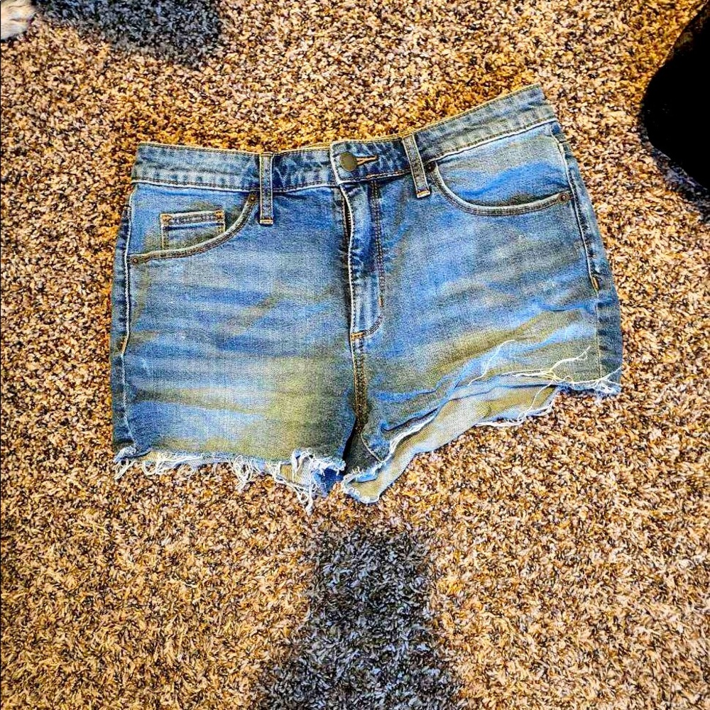 Universal threads cut off Jean shorts